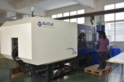 简述卧式和立式注塑成型机的优点和缺点